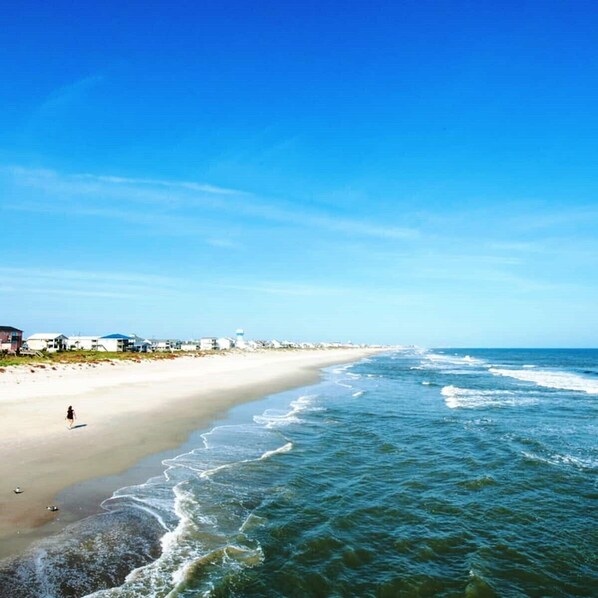 Beach nearby, sun loungers, beach towels