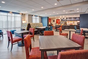 Free daily buffet breakfast - Hampton Inn Union City (Union City)