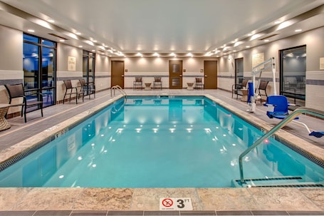 Una piscina cubierta. Hampton Inn Union City
