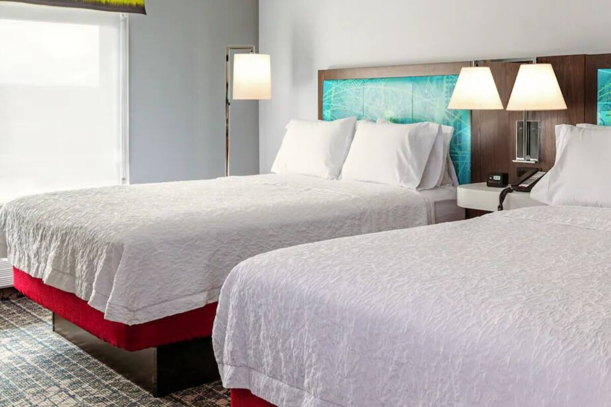 Iron/ironing board, bed sheets