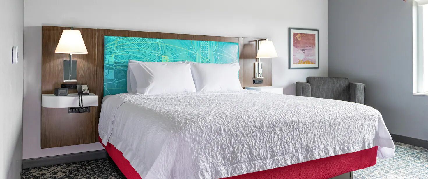 Iron/ironing board, bed sheets