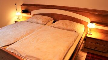 2 bedrooms, desk, travel crib, free WiFi