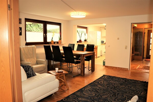 Smart TV, DVD player, books, stereo