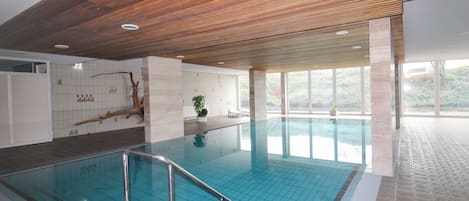 Innenpool, beheizter Pool