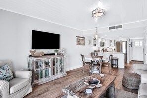 TV - Picturesque, High End Vaca Condo, Atlantic Views from all corners. Sunset Deck (St. Augustine)