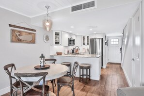 Dining - Picturesque, High End Vaca Condo, Atlantic Views from all corners. Sunset Deck (St. Augustine)