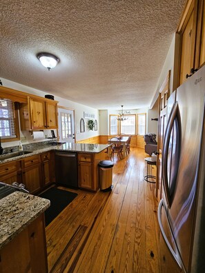 Interior - Rosen Retreat - Innsbruck Golf Community - Downtown Helen, GA (Helen)