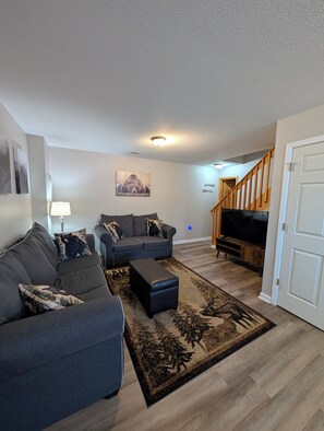 Smart TV, fireplace, DVD player, ping pong