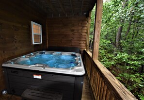 Tina de hidromasaje al aire libre