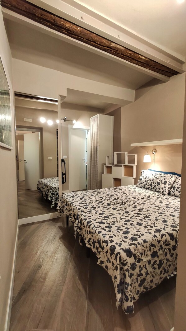 2 多间卧室、办公桌、熨斗/熨衣板、免费 WiFi