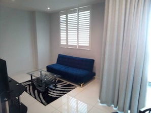 Classic Studio Suite | Living area | Flat-screen TV - Rose Of Rose (Johannesburg)