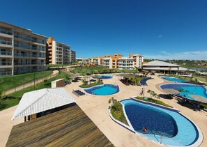 Indoor pool, outdoor pool - Prive Ilhas do Lago Eco Resort (GO)