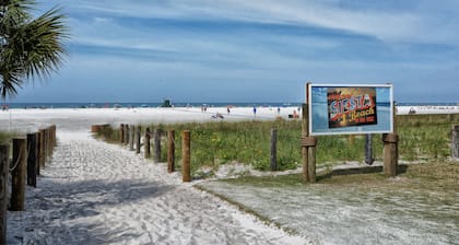 Siesta Key Village-Suite #4: A block to the Beach!