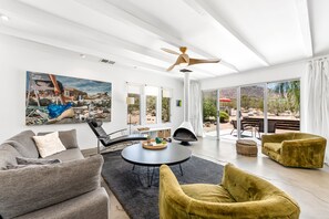 Smart TV, fireplace, DVD player, books