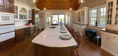 1828 Farmhouse Country Estate in The Heart of The Catskill Mountains 