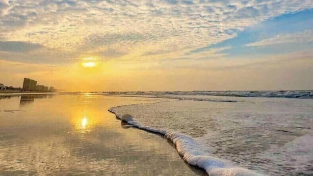 A beach with a sunset, waves, and a clear sky. - Pet-Friendly 2BR /2 min Walk to Beach /Pool+Hot Tub/ Golf Cart option (North Myrtle Beach)