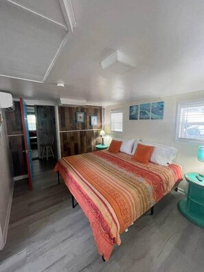 2 bedrooms, desk, iron/ironing board, free WiFi - Latitude pet friendly beach retreat, heated pool (North Myrtle Beach)