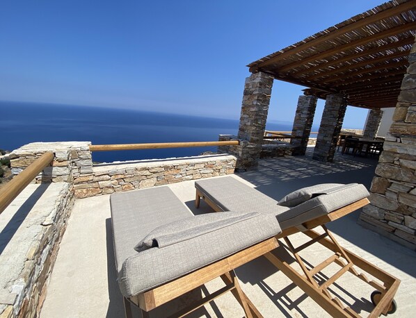Property grounds - Blue Calm Luxury Cycladic Villa in Sifnos island  (Αρτεμώνας Sifnos)