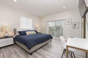 5 bedrooms, desk, iron/ironing board, WiFi