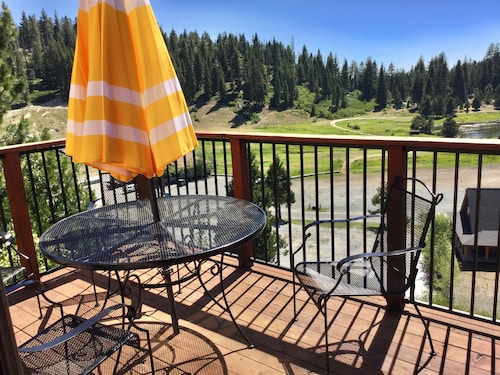 High Sierra Retreat with view of the lake