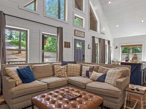 TV, fireplace, DVD player, offices - Serene Forest Cabin Escape with Hot Tub (Broken Bow)