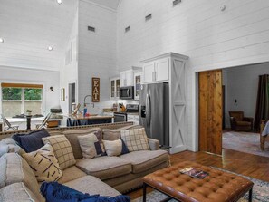 TV, fireplace, DVD player, offices - Serene Forest Cabin Escape with Hot Tub (Broken Bow)