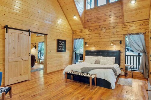 Secluded Cabin Getaway w/Hot Tub & Games