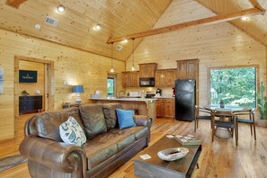 Fernseher, Kamin, Arbeitsbereiche
