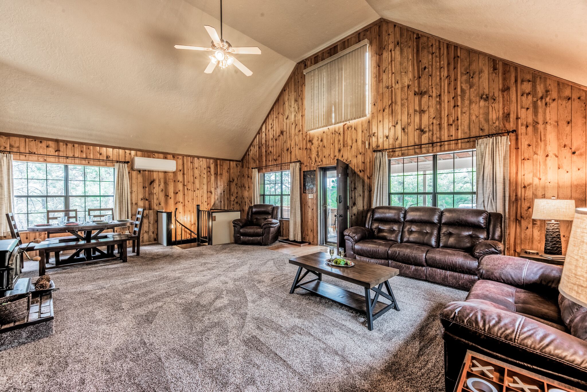 ハウス ベッド (複数台) 暖炉 リバービュー | 内装