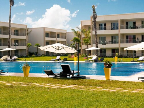 Beachfront apartment with swimming pools and beach access