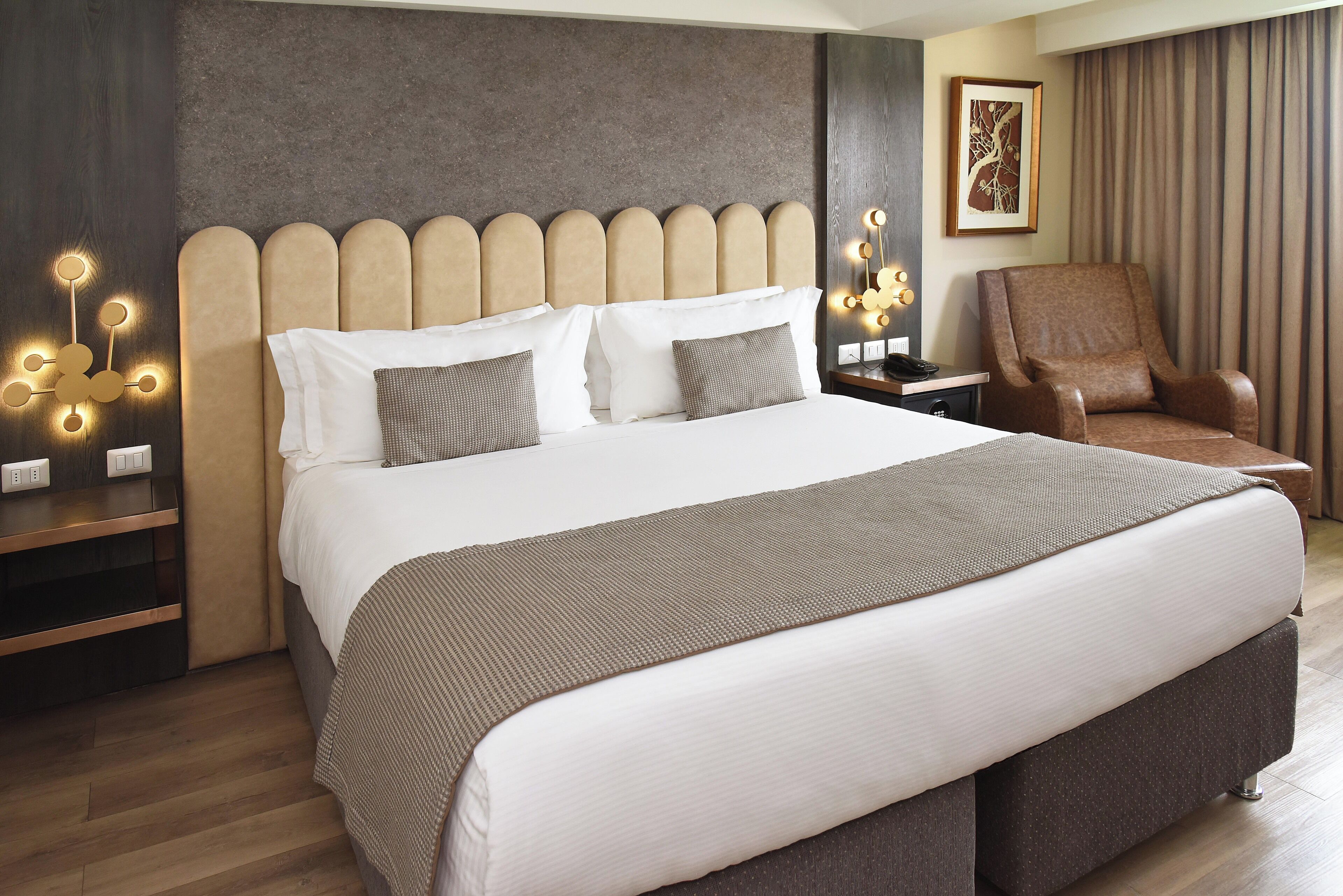 In-room safe, soundproofing, free WiFi, bed sheets