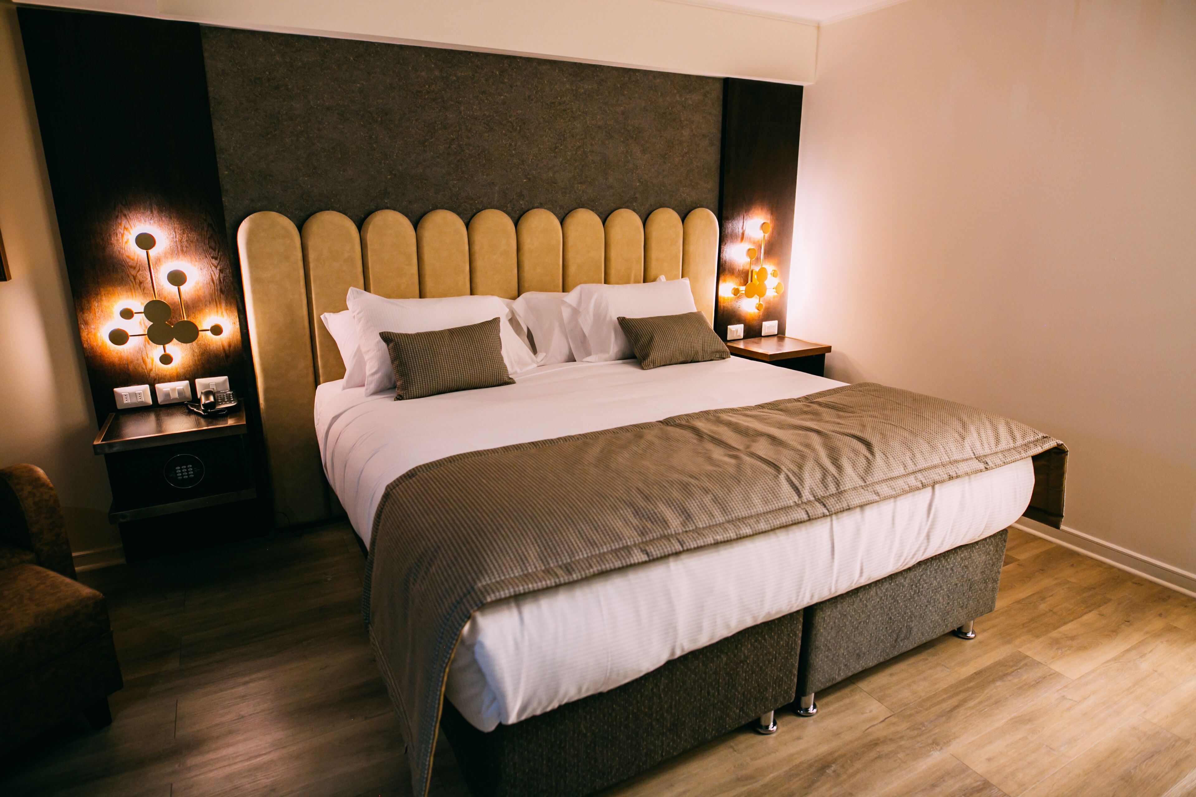 standard room, 1 king bed, non smoking, city view | in-room safe, soundproofing, free wifi, bed sheets