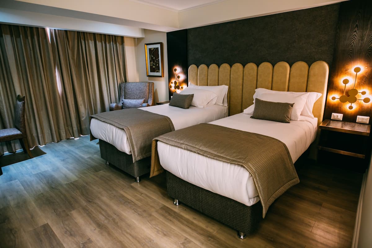 Kamar Twin, Bebas Asap Rokok, pemandangan kota | Brankas, kedap suara, Wi-Fi gratis, dan seprai linen