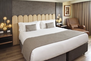 Room, 1 King Bed, City View | In-room safe, soundproofing, free WiFi, bed sheets