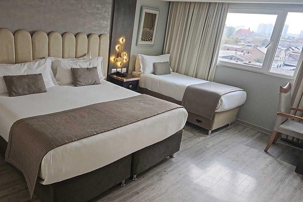 Standard Triple Room | In-room safe, soundproofing, WiFi (free), bed sheets