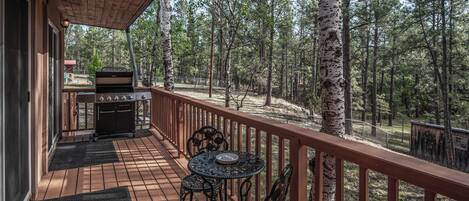 Studio (3 Bedrooms) | Property amenity