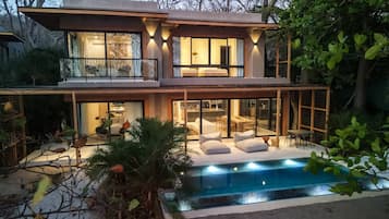 Luxury Villa | 3 bedrooms, in-room safe, desk, iron/ironing board