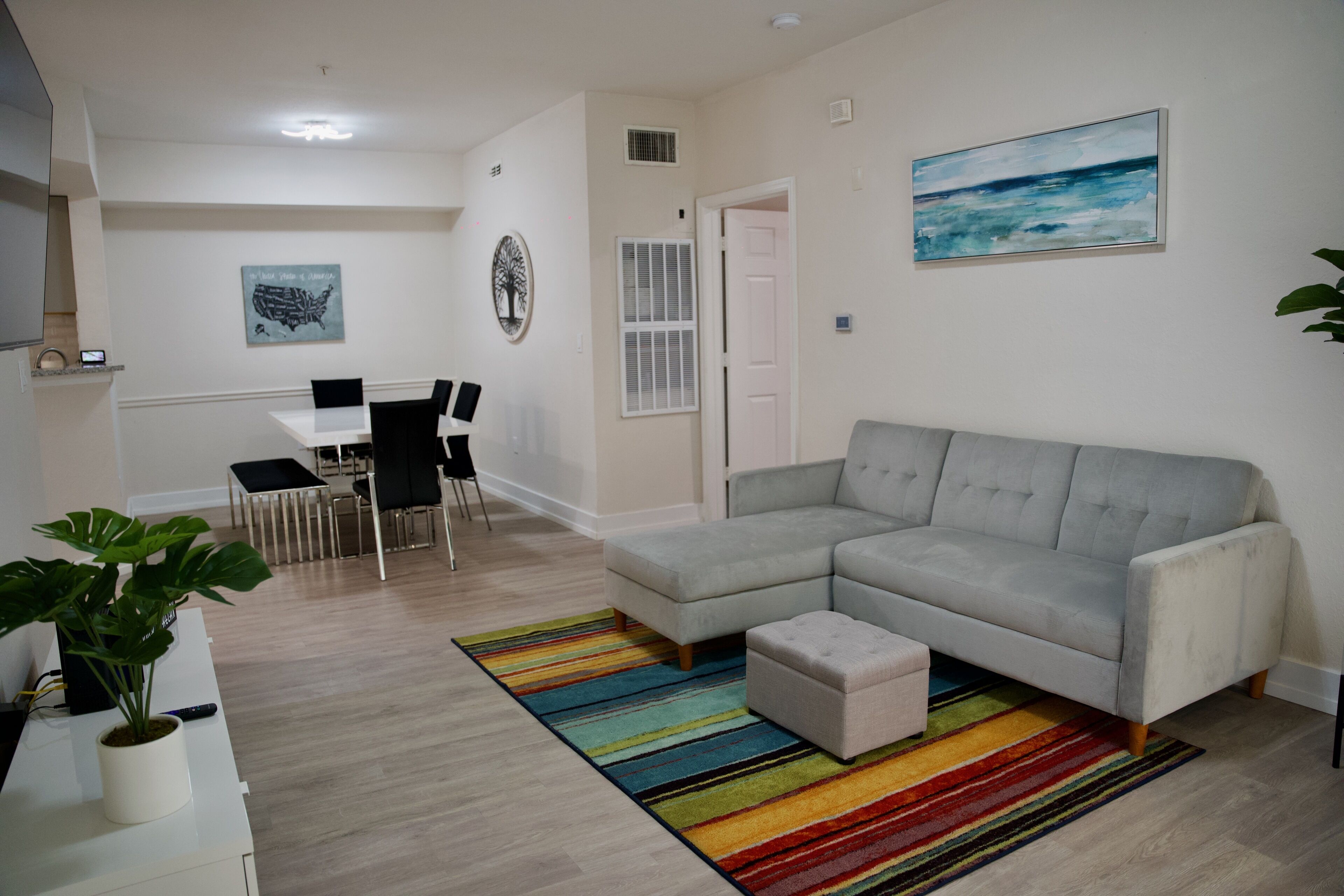 First Floor apt with central location close to malls & parks. WIFI, Smart TVs