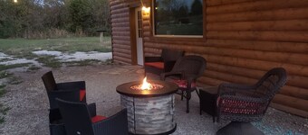 Modern Log Cabin with indoor and outdoor jacuzzi tubs
