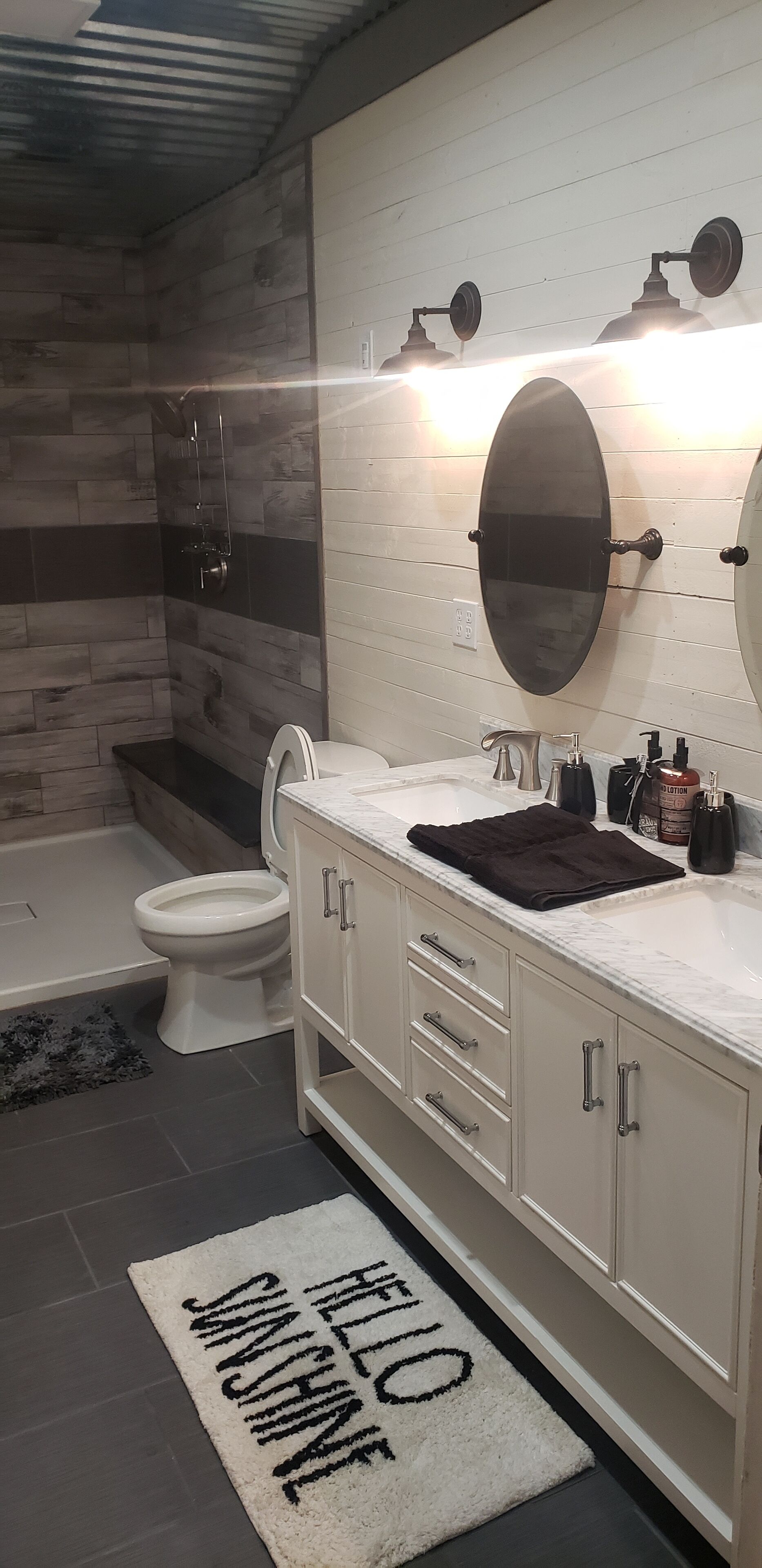 Bathtub, jetted tub, hair dryer, towels