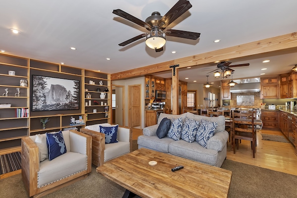 Lovely Lake Lodge, 3 living areas, 6 bedrooms, 4 baths and Game room!