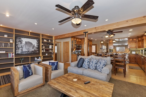 HUGE LAKE LODGE- 6BD,4BATH, 5 KING BEDROOMS! LAKE VIEWS - KAYAKS #5709