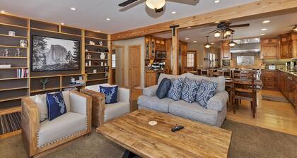 HUGE LAKE LODGE- 6BD,4BATH, 5 KING BEDROOMS! LAKE VIEWS - KAYAKS #5709