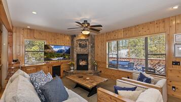 Smart TV, chimenea, videojuegos y tenis de mesa