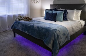 4 habitaciones, escritorio y espacio para trabajar con laptop