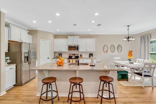 4 bedroom 2 bath Sleeps 8