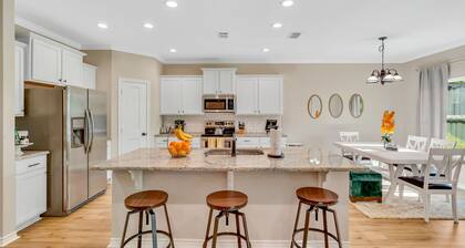 4 bedroom 2 bath Sleeps 8