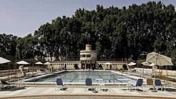 Piscina coperta, piscina all'aperto