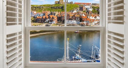 Whitby Sea View Cottage Harbour Views Quiet Cragg
