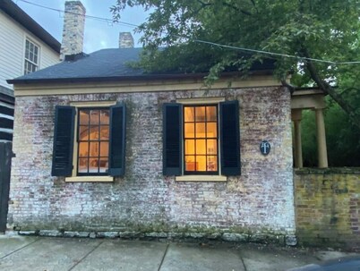 Elegant & Historic 1805 Thomas January Hemp House